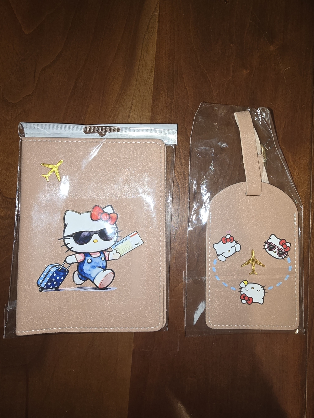 Hello Kitty Peach Travel Passport Cover and Luggage Tag Set, Brand New